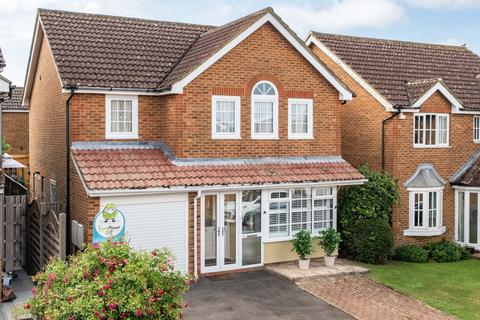 4 bed property, in Heyford Close, £450,000