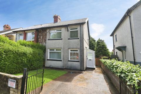 3 bed property, in Cambria Road, £190,000