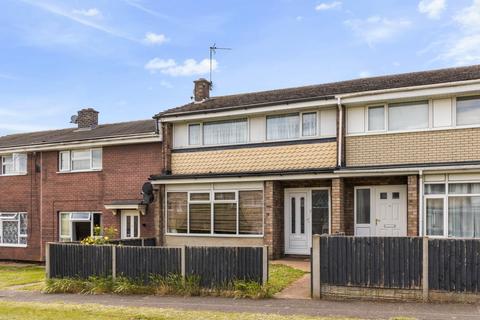 3 bed property, in Upton Walk, £100,000