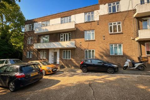 2 bed property, in Flat 8 Talbot Court, £80,000