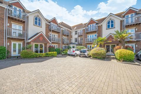 2 bed property, in Manor Road, £325,000