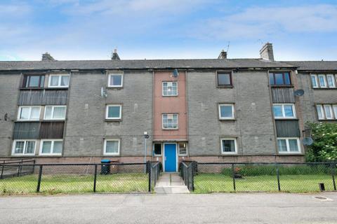 2 bed property, in 10 Caiesdykes Drive, £60,000