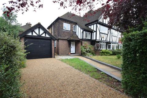 4 bed property, in Queens Drive, £1,175,000