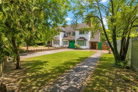 3 bed property, in Woodlands, £595,000