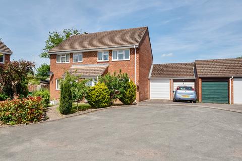 3 bed property, in Grindle Close, £365,000