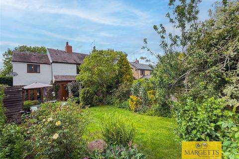 3 bed property, in Station Road, £415,000