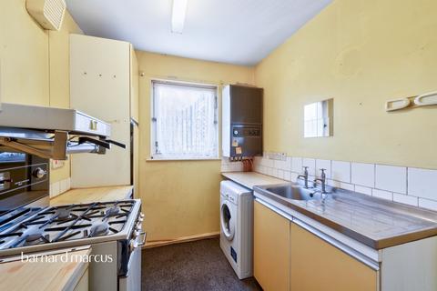2 bed property, in Beauclerk Close, £160,000
