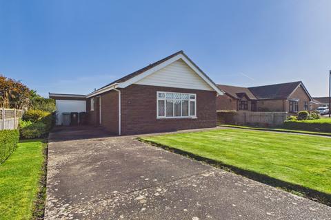 2 bed property, in Sandilands Close, £265,000