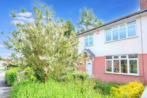 3 bed property, in Meadow Road, £140,000
