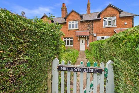 2 bed property, in Middle School House, £300,000