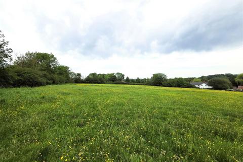 Land, in East Woodlands, £25,000