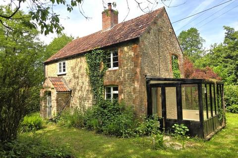 2 bed property, in West Woodlands, £220,000