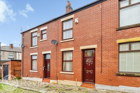 2 bed property, in Chaucer Street, £130,000