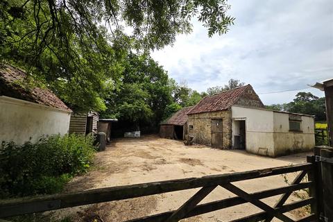 Land, in East Woodlands, £50,000
