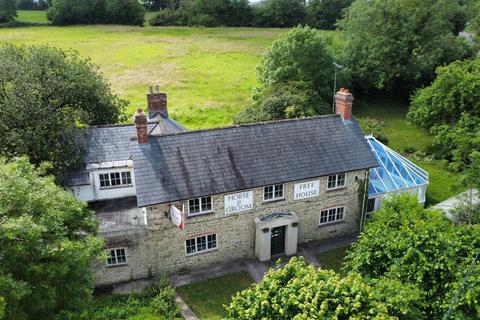 3 bed property, in Shepherds Lane To Feltham Lane, £185,000