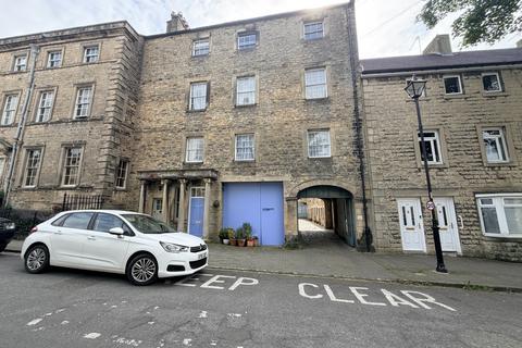 1 bed property, in Thorngate, £570,000