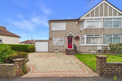 4 bed property, in Midfield Avenue, £525,000