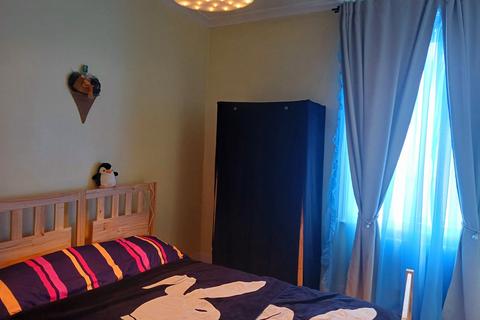 1 bed property, in Portland Road, £190,000