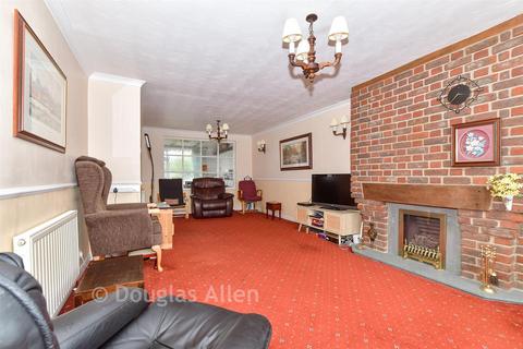 4 bed property, in Falkirk Close, £500,000