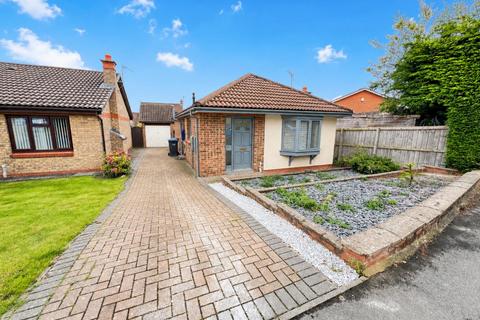 2 bed property, in Pemberton Road, £110,000