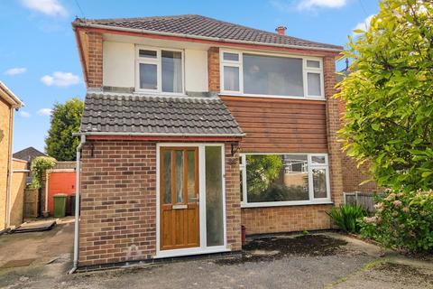 3 bed property, in 66 Rosslyn Road, £200,000