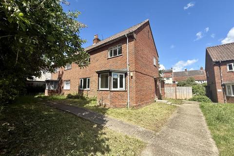 3 bed property, in Polebarn Road, £140,000