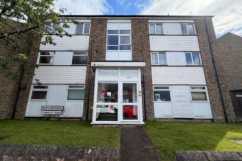 1 bed property, in Wakeley Road, £120,000