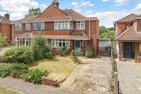3 bed property, in Nutcroft Grove, £595,000
