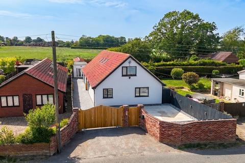 5 bed property, in High Street, £580,000
