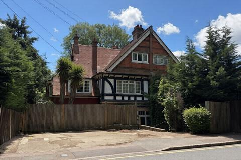 3 bed property, in Flat 1, £330,000