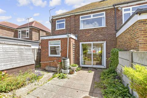 2 bed property, in Newington Road, £250,000