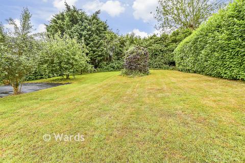 3 bed property, in London Road, £750,000