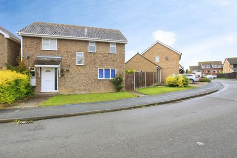 4 bed property, in The Briars, £300,000