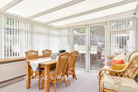 2 bed property, in Rotherfield Crescent, £375,000