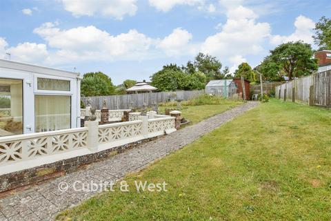 2 bed property, in Rotherfield Crescent, £375,000