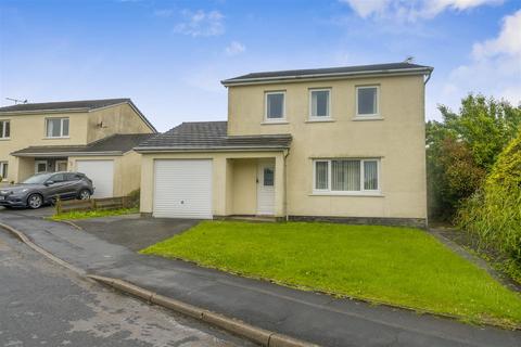 3 bed property, in Harrot Hill, £240,000