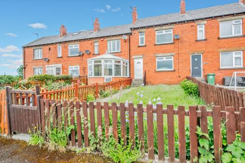 2 bed property, in Westroyd Avenue, £195,000