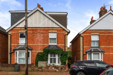 3 bed property, in Hill View Road, £500,000