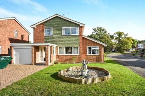 4 bed property, in Fowler Close, £725,000