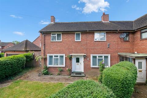 3 bed property, in Renfrew Road, £525,000