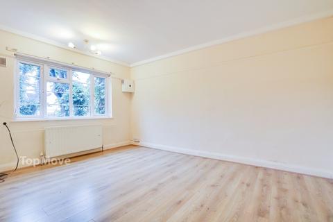 2 bed property, in York House, £290,000