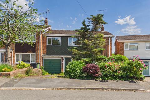 3 bed property, in Coniston Way, £285,000