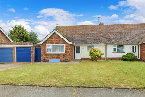 3 bed property, in Dukes Drive, £325,000