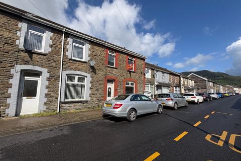 3 bed property, in King Edward Street, £115,000