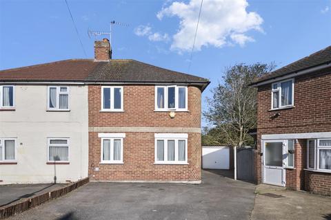 3 bed property, in Jonson Close, £550,000