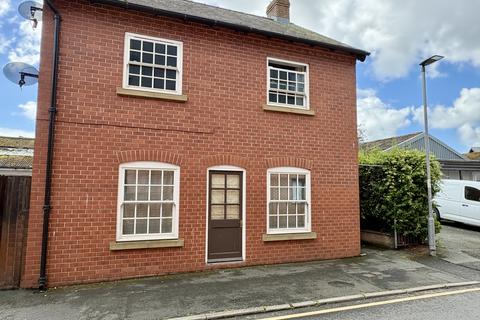 2 bed property, in Catherine Street, £100,000