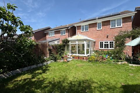 4 bed property, in Great Meadow Road, £500,000