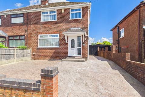 3 bed property, in Royden Road, £230,000