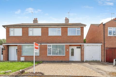 3 bed property, in Kew Drive, £290,000