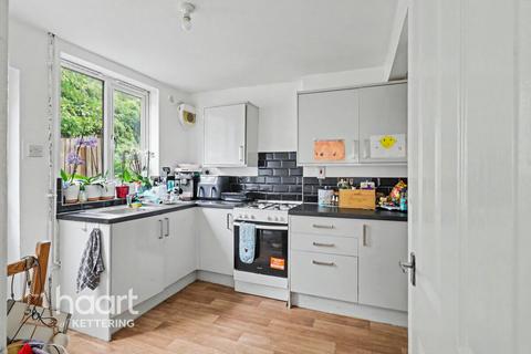 3 bed property, in CORBY NN17, £200,000